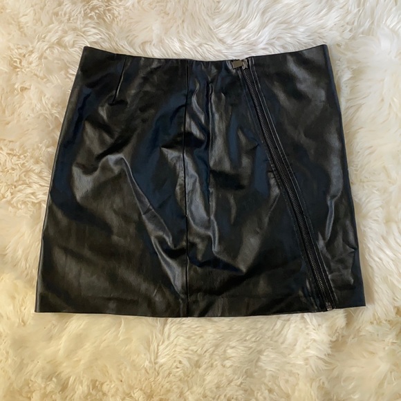 Faux leather mini skirt with zip detail - Picture 1 of 3